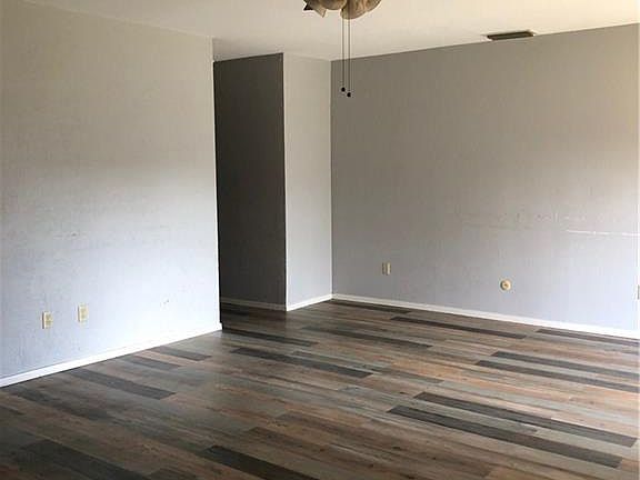 3rd image of 1715 Parkhaven Dr