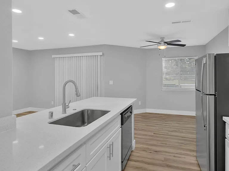 Summerview Apts — Photo 4