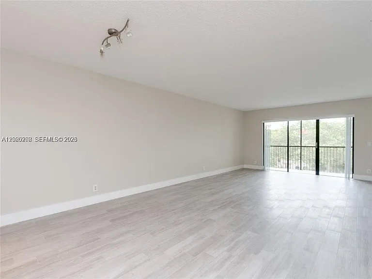 436 Lakeview Dr #203 — Photo 10