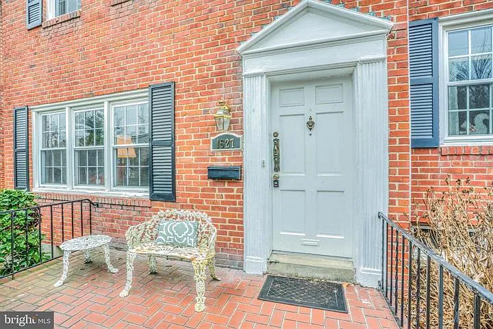 3 bed, 1280 sqft, $2,150 — Photo 2