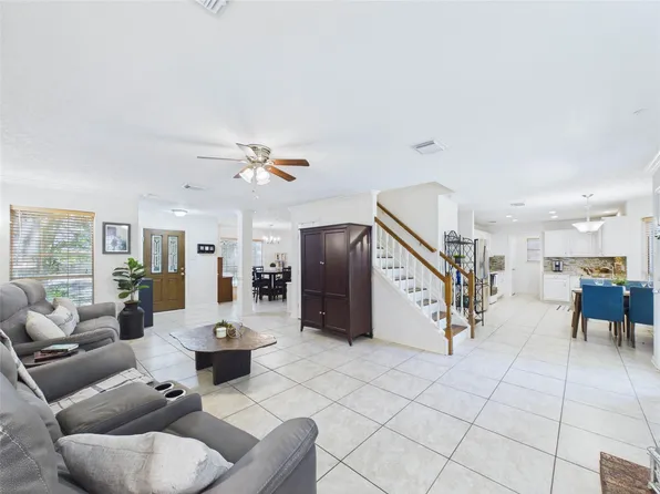 2815 Village Dale Ave, Houston, TX 77059