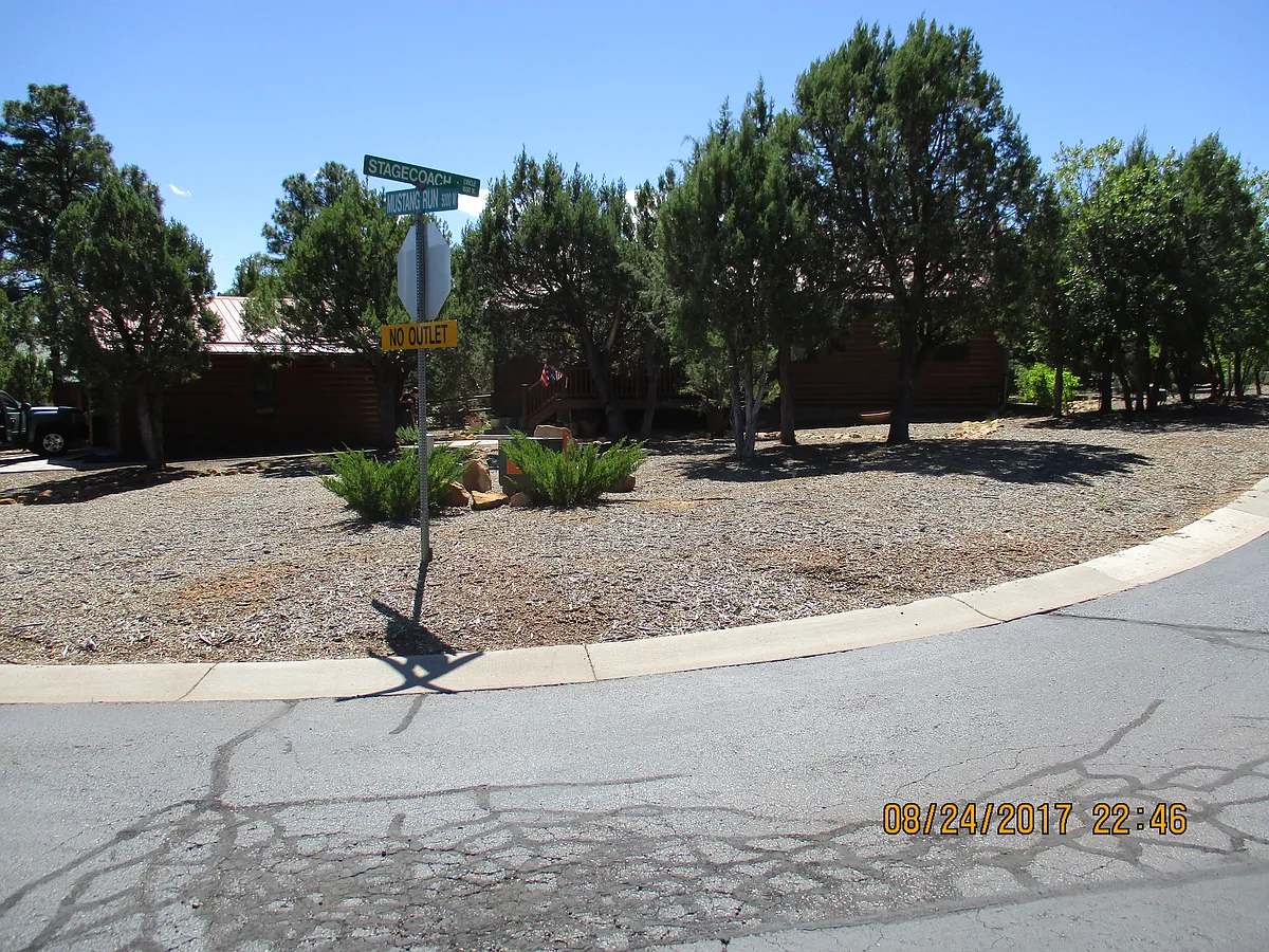 Building Photo - 1561 N Mustang Run