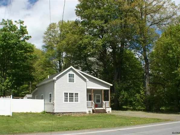 112 Main St, Poestenkill, NY 12140