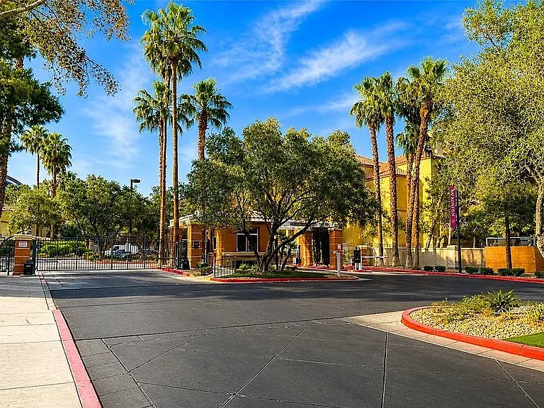 Flamingo Rd gate entrance - right across the street is Tuscany Casino & Ellis Island Casino.