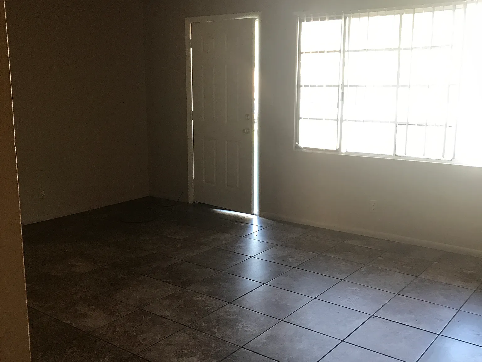 3 Bed, 2 Bath Close to ASU! — Photo 2