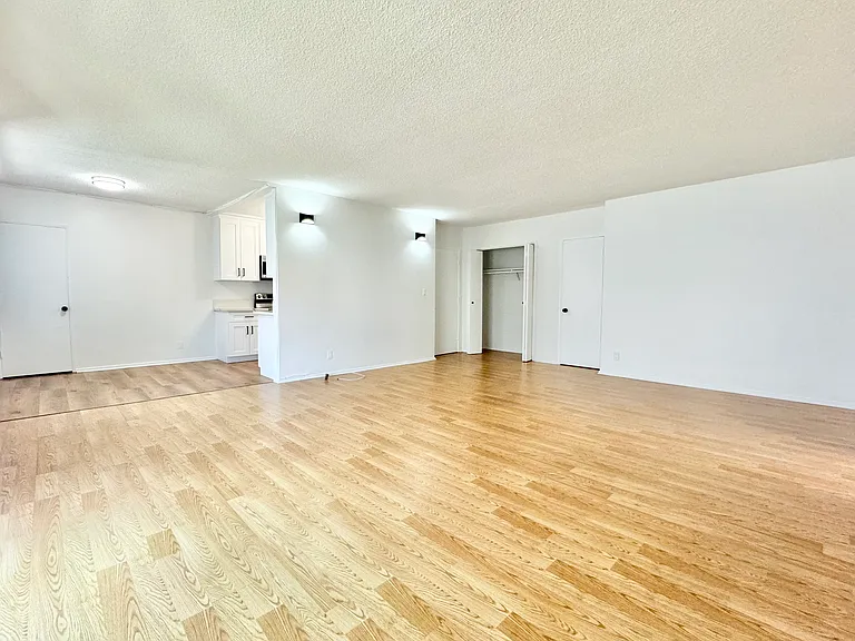 930 S Shenandoah St #8 — Photo 3