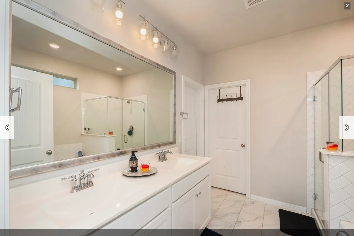 5 bed, 2.5 bath, 2200 sqft, $4,000 — Photo 3