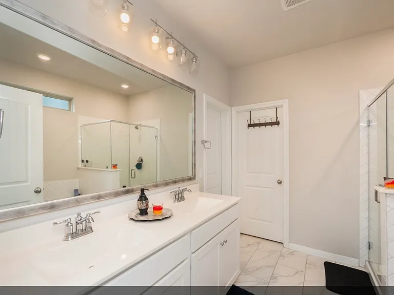 111 Lyrebird Ln — Photo 3