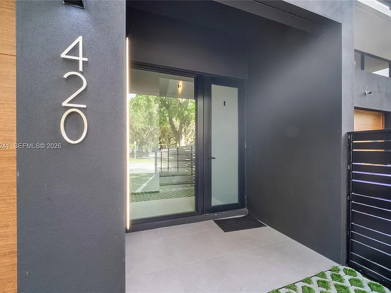420 SW 15th Rd — Photo 48