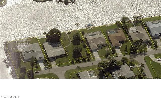 1st image of 918 SE 43rd St