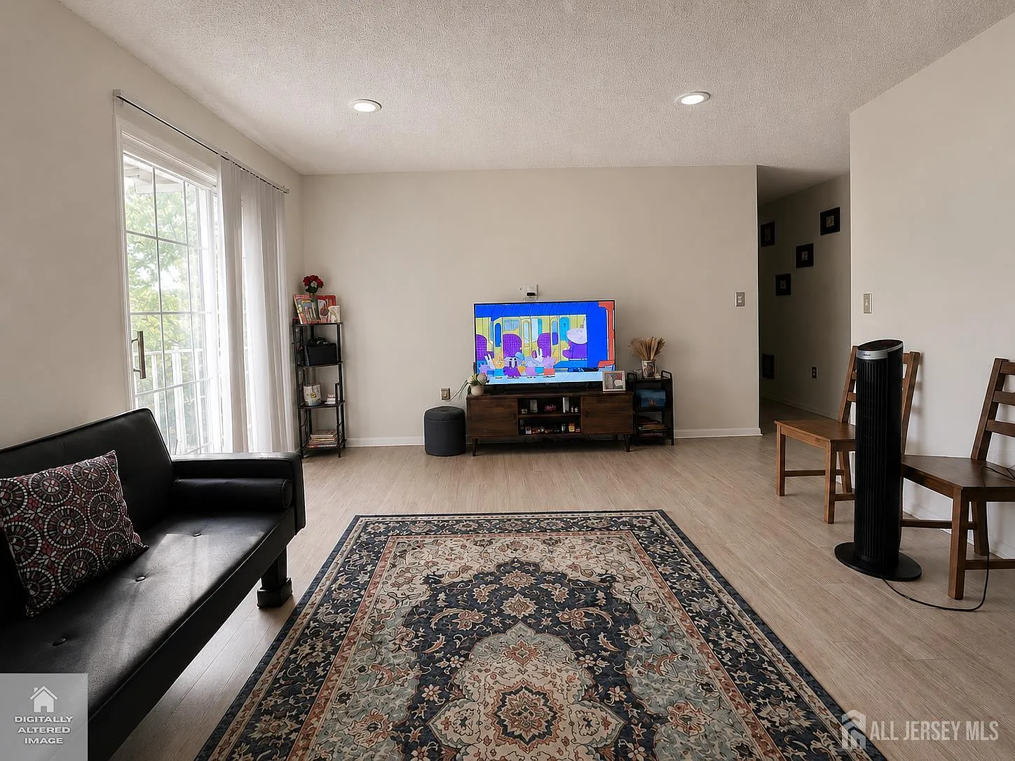 2 bed, 1.0 bath, 855 sqft, $2,350 — Photo 2