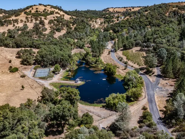 10456 SW Sport Hill Rd, Mokelumne Hill, CA 95245