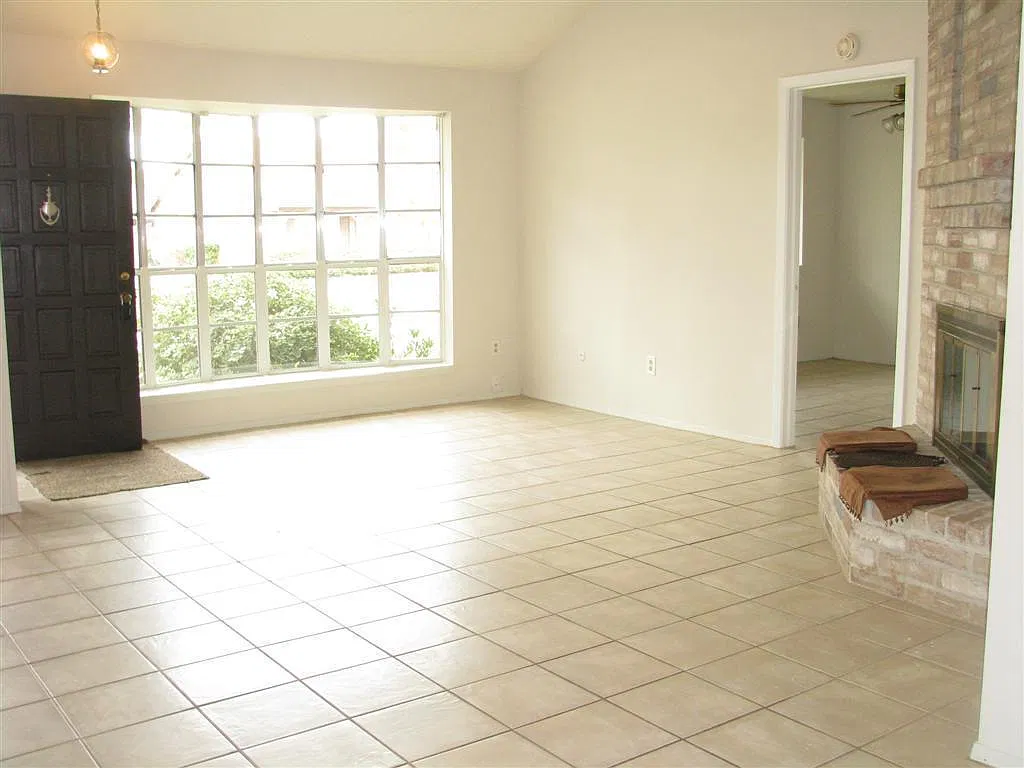 3 bed, 2.0 bath, 1296 sqft, $1,750 — Photo 3