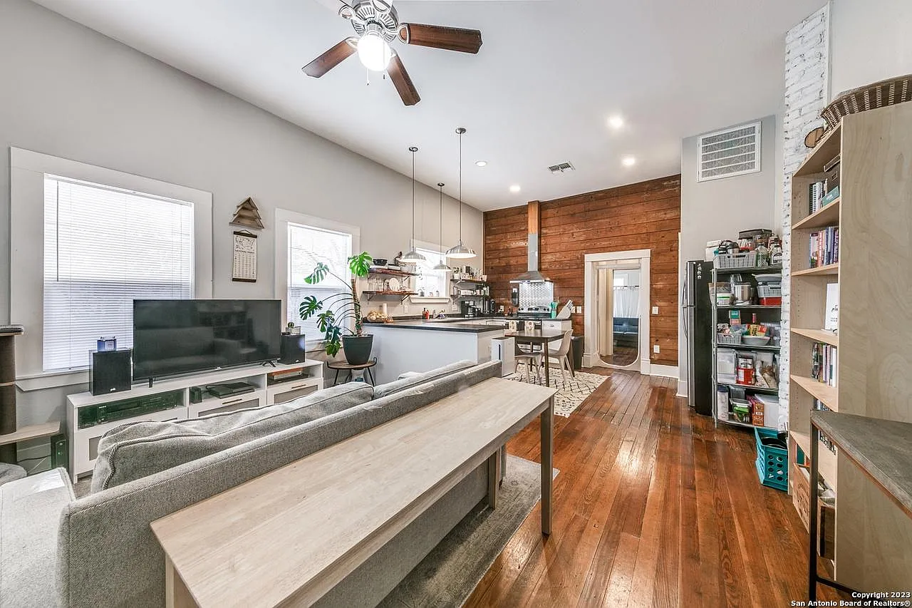 1 bed, 700 sqft, $1,150 — Photo 3