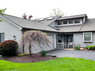302 Overlook Brook Dr, Chagrin Falls, OH, 44023