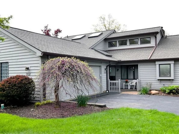 302 Overlook Brook Dr, Chagrin Falls, OH 44023