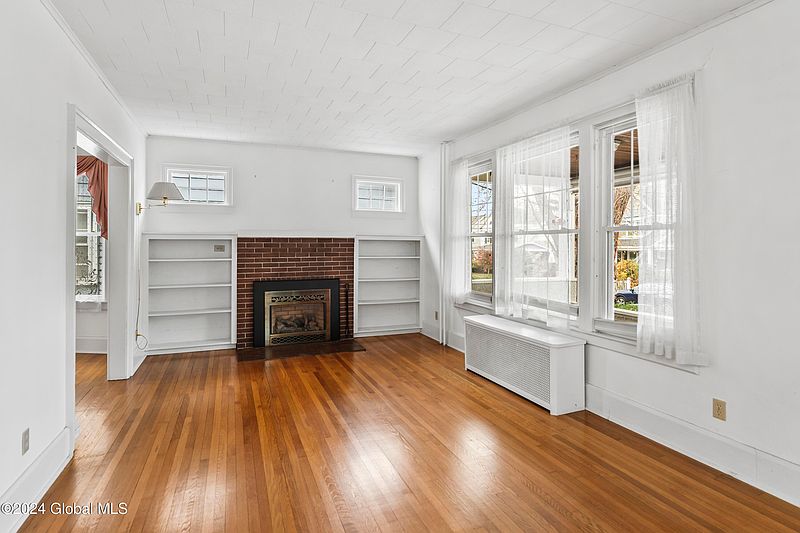 5th image of 1044 Lexington Avenue