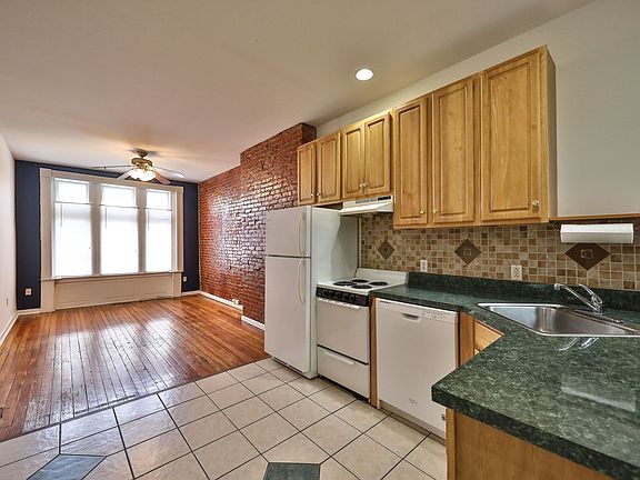 3rd image of 1828 W Girard Ave