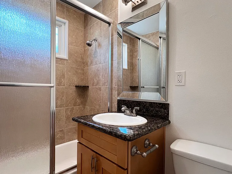 2540 S Barrington Ave #6 — Photo 16
