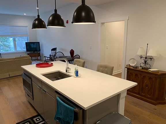 3rd image of 411 Fairpoint St #303
