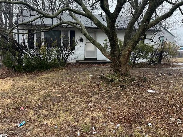 2074 Wedgewood Dr, Saint Louis, MO 63136