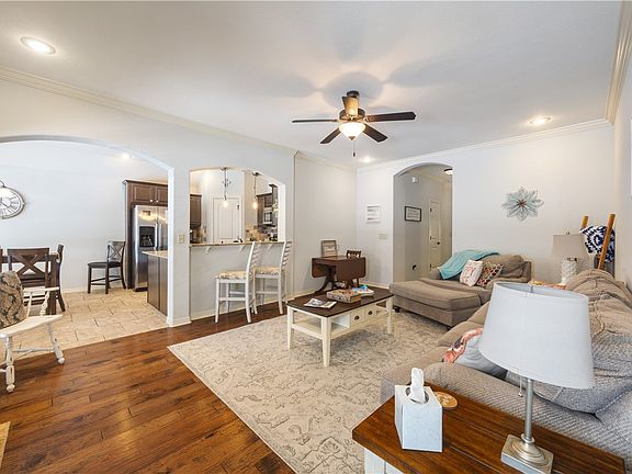 5th image of 2682 N Villa Blvd