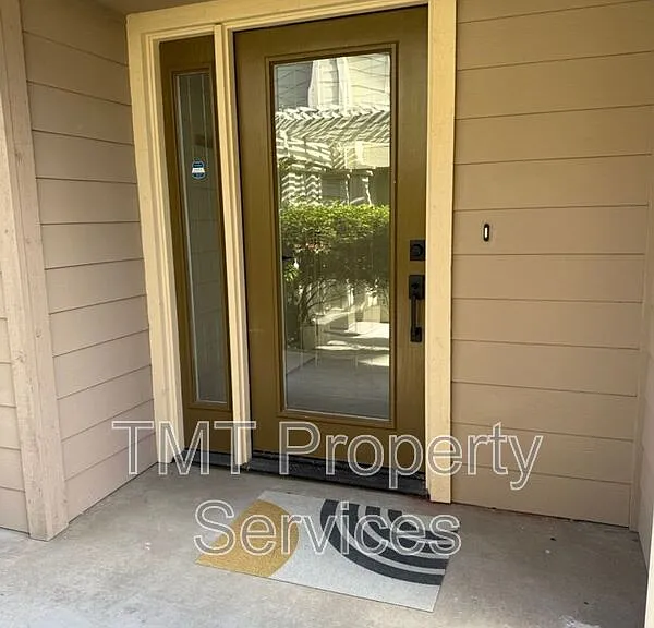 242 Lucas Ln — Photo 2