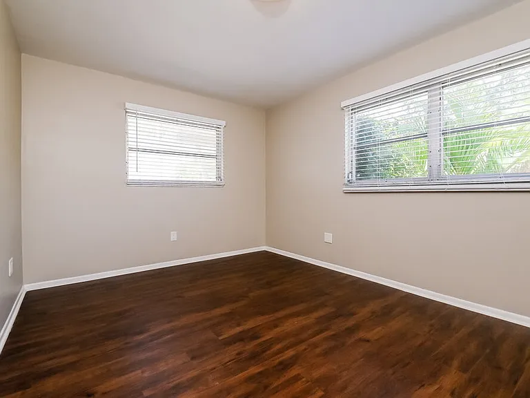 712 Canterbury Rd — Photo 11