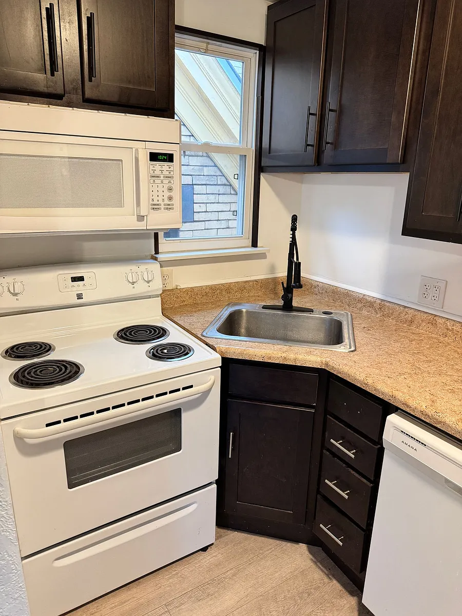 Building Photo - 303 Peebles St #3