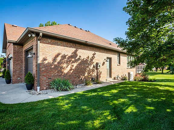 4th image of 3608 Shoreline Dr