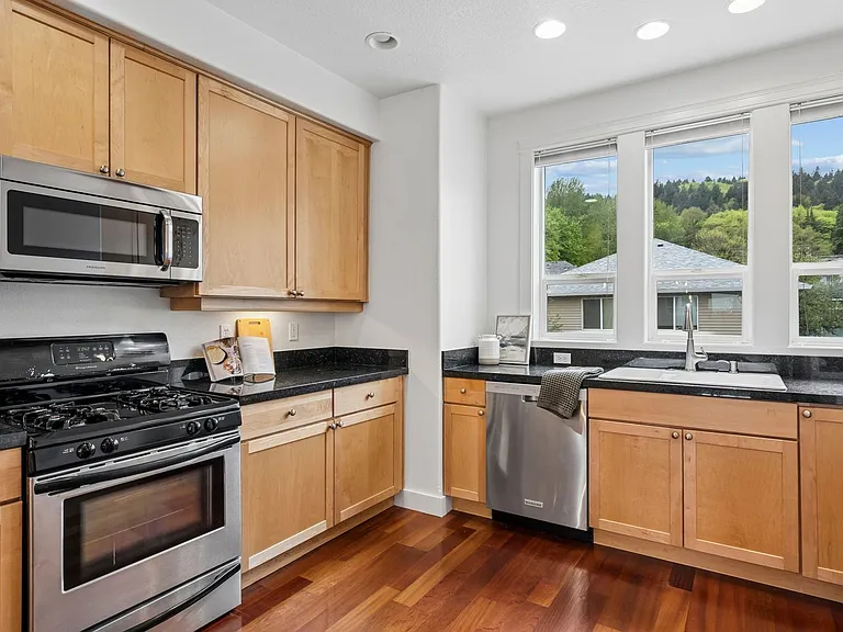 4830 SW View Point Ter — Photo 10