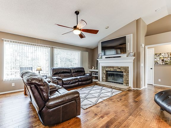 5th image of 323 S Limuel Ct