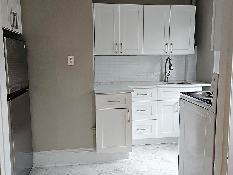 1st image of 20-32 32nd St #1
