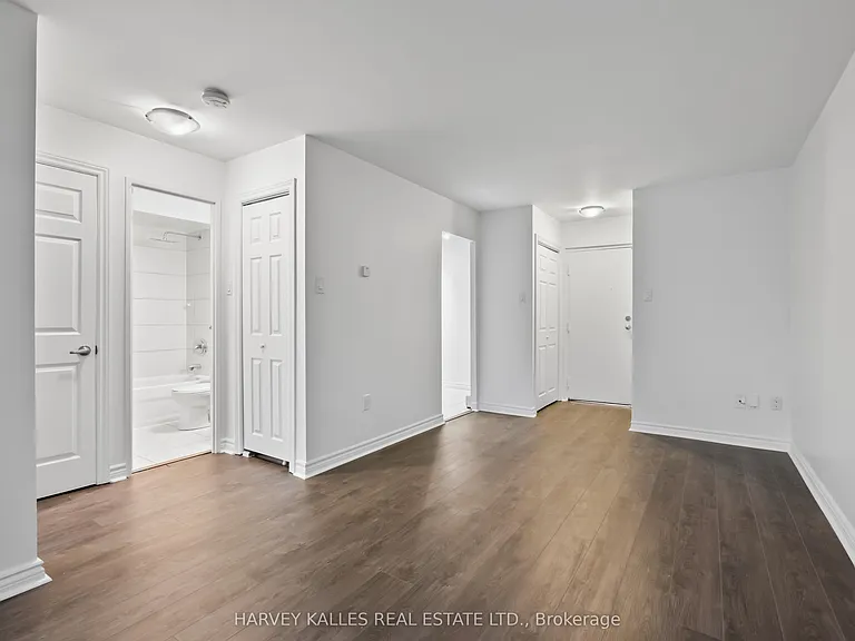 353 Queen St W #10 — Photo 13