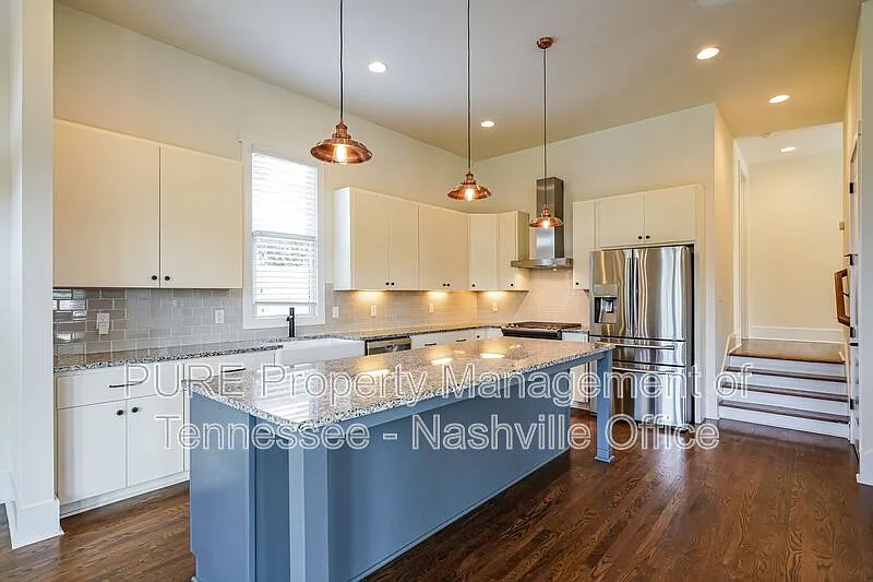3 bed, 2.5 bath, 2450 sqft, $3,450 — Photo 3