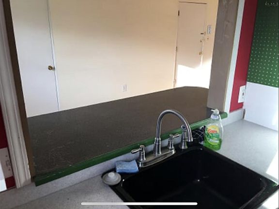 4th image of 3211 Benjamin Ave #14