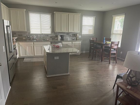 3rd image of 1917 Barrel Oak Dr