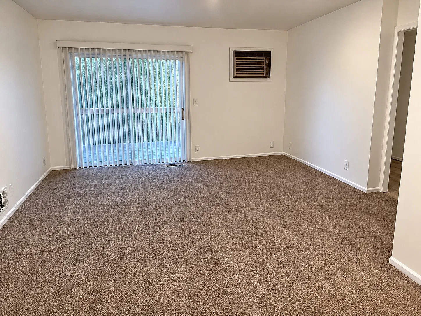 2 bed, 977 sqft, $1,300 — Photo 4
