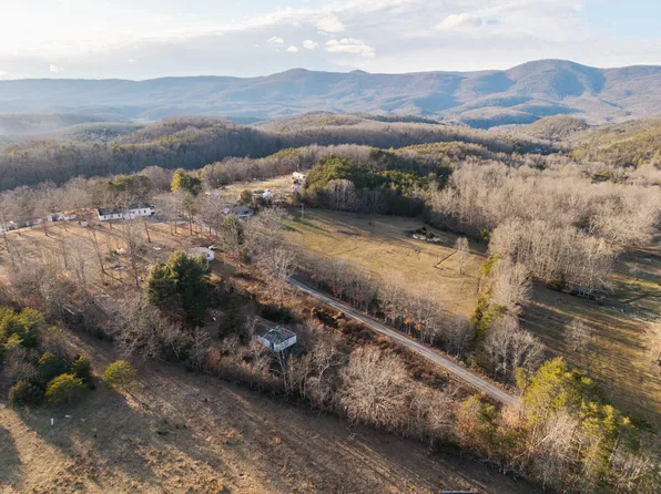 1603 & 1605 Summit Dr, Covington, VA 24426