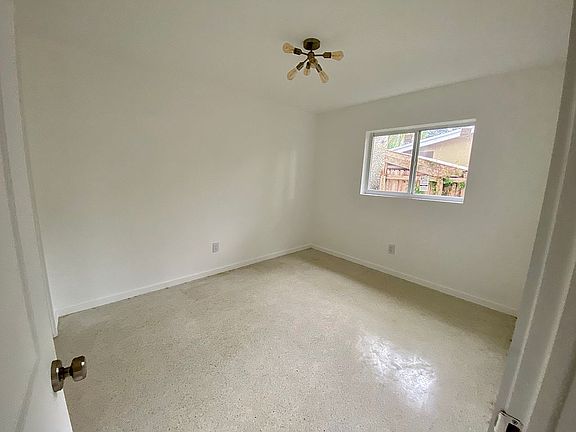 5th image of 316 NW 30th Ct
