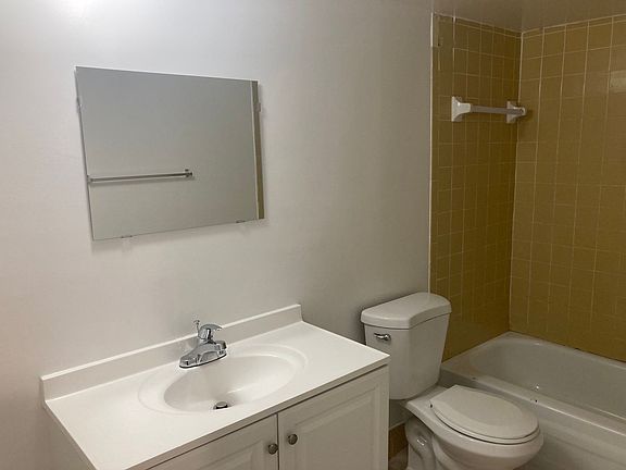 4th image of 5875 SW 41st St #D5