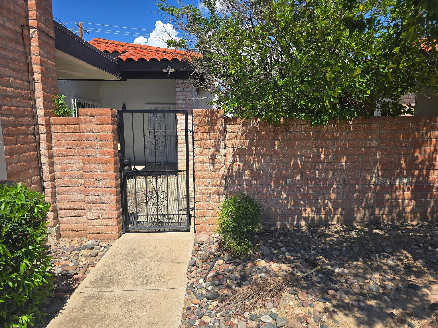 3 bed, 1312 sqft, $1,900 — Photo 2