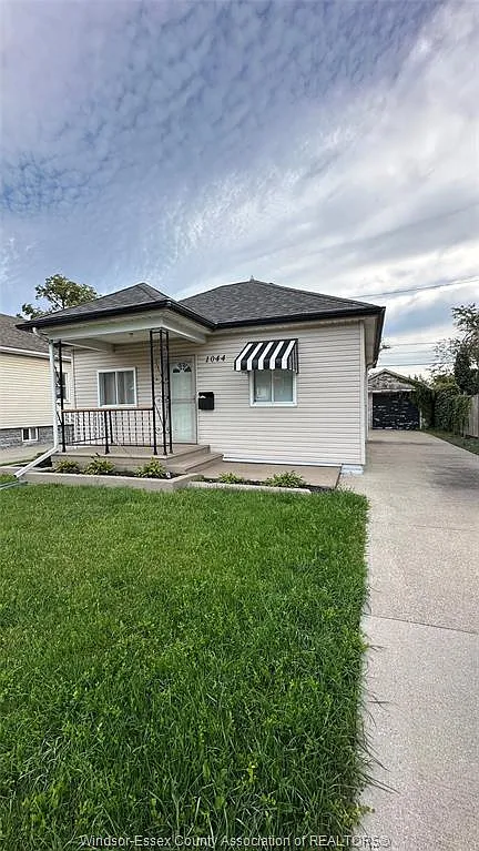 2 bed, $2,300 — Photo 1