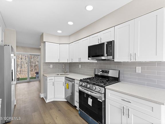 5th image of 805 Arlington Drive