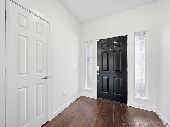 5th image of 1227 S Columbia Pl