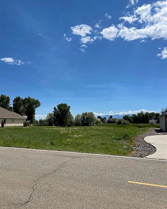 1st image of 906 Cottonwood Drive