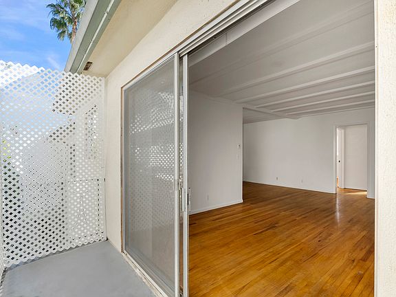 5th image of 923 N San Vicente Blvd APT 6