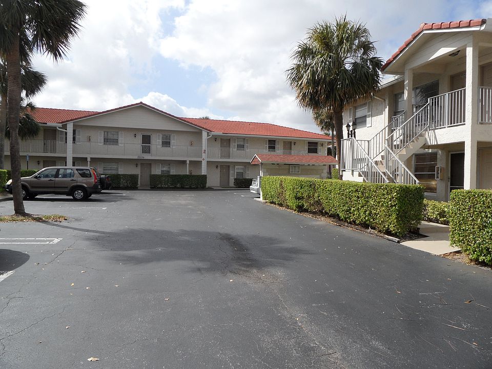 Exterior Neighborhood (street photo)