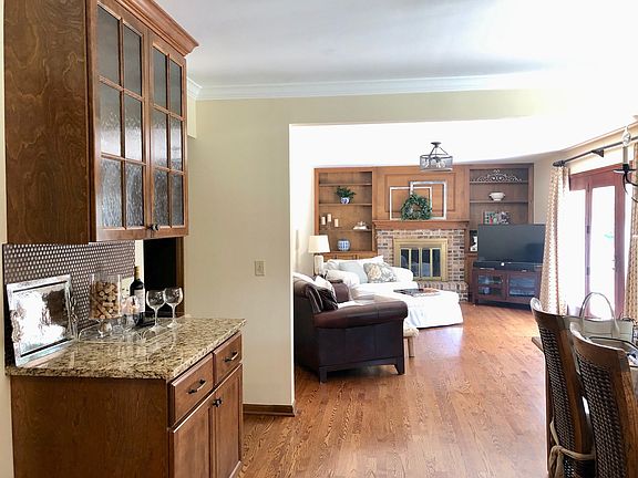4th image of 221 Winding Creek Dr