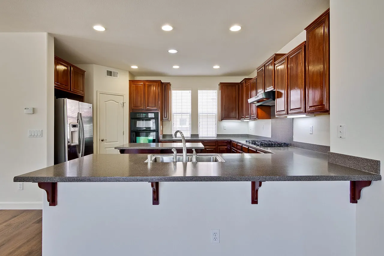 5 bed, 4.5 bath, 3181 sqft, $1,275 — Photo 4
